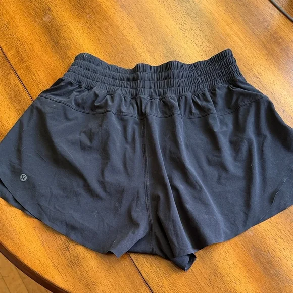 lululemon athletica shake it out high rise running short 2.5” - Picture 2 of 3